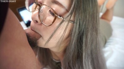 一个日本留作业写得好好的怎幺就突然被中う出了.