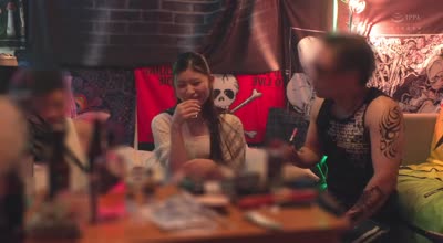 PFES-095 媚薬ヤリサーに迷い込んだ世间を知らないウブ女子大生 ヤバヤバアヘアヘ中出し大乱交 设楽ゆうひ